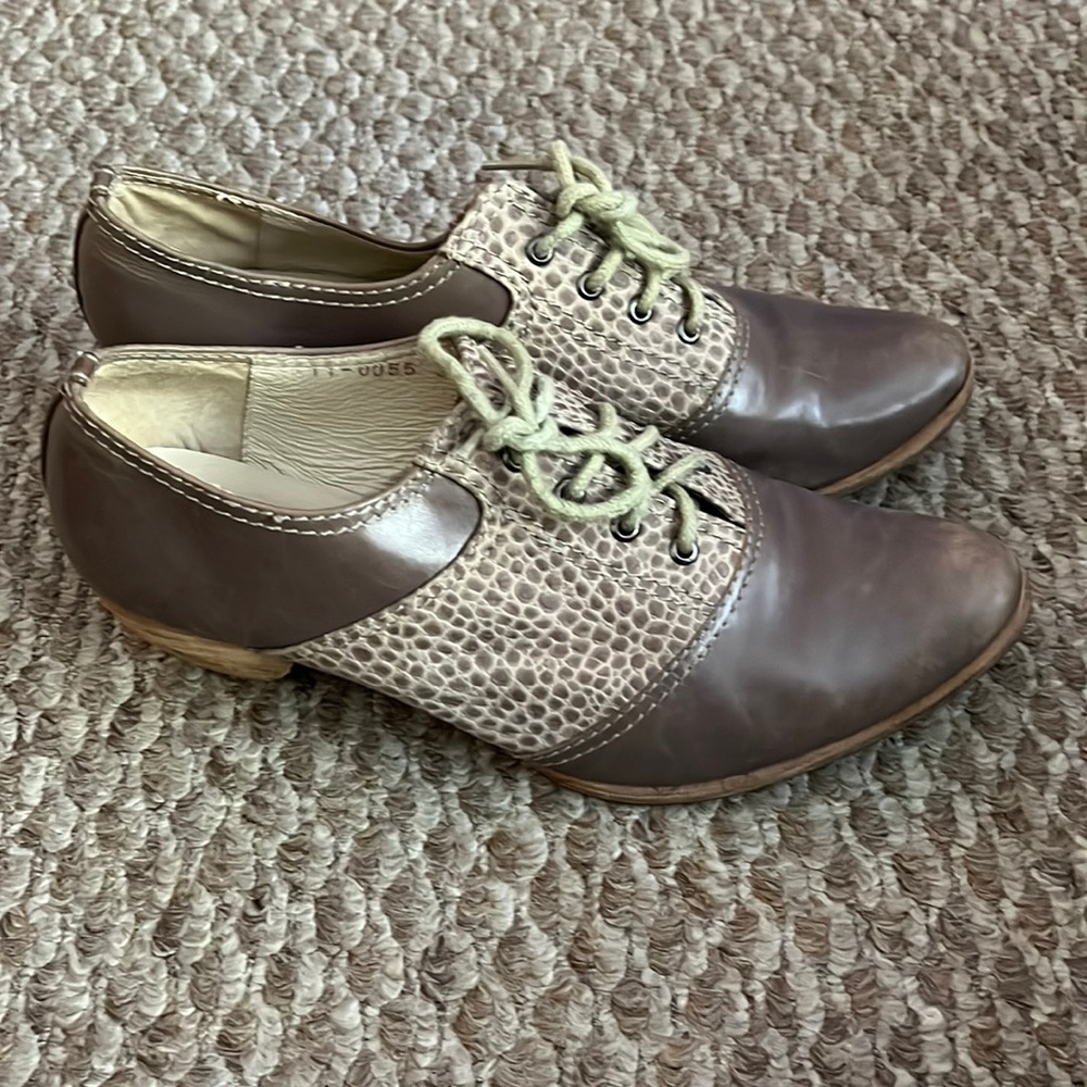 Stylish Brown and Cream Women's Oxford Shoes